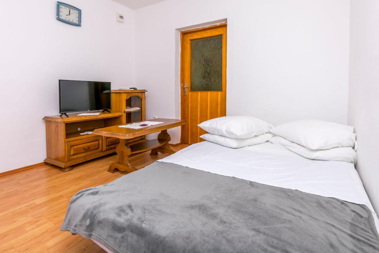Apartments Ivat Рогозница Экстерьер фото