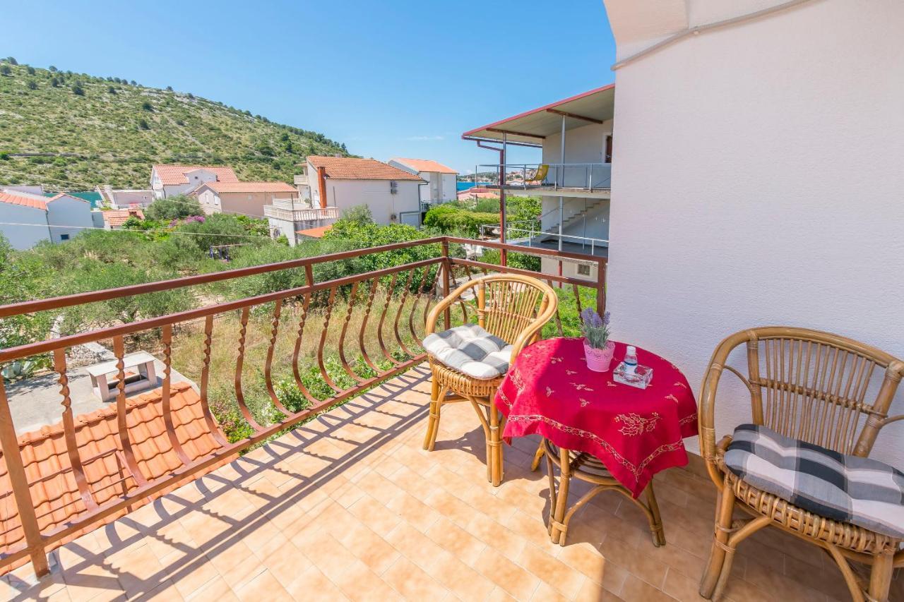 Apartments Ivat Рогозница Экстерьер фото