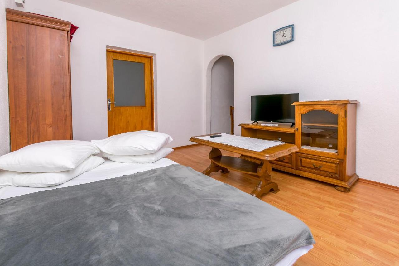 Apartments Ivat Рогозница Экстерьер фото
